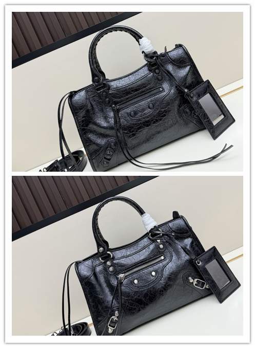 Picture of Balenciaga Handbags _SKUfw240124941fw
